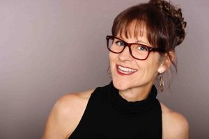 Book or hire Karen Rontowski for your comedy night (headshot of comedian Karen Rontowski)