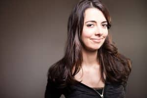 Book Carmen Lynch for your next comedy night (photo of the comedian)